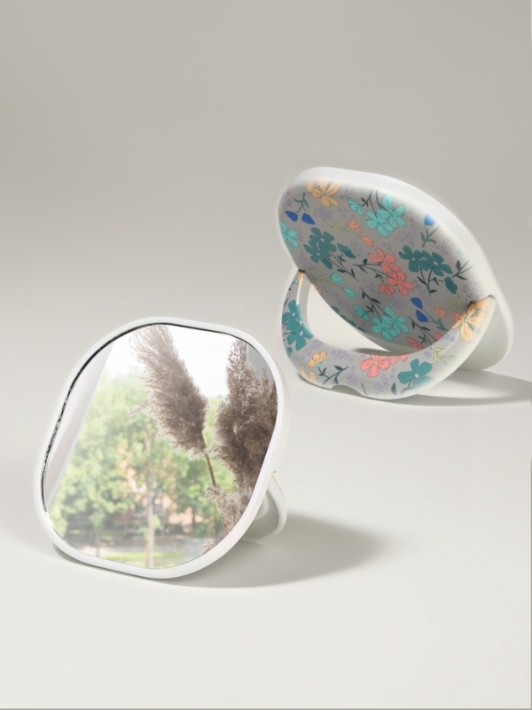 Зеркало карманное «Узор», с подставкой, 8 × 8 см, цвет белый