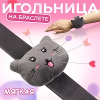 Игольница на браслете «Кошка», 23 × 6,5 см, цвет серый МИКС