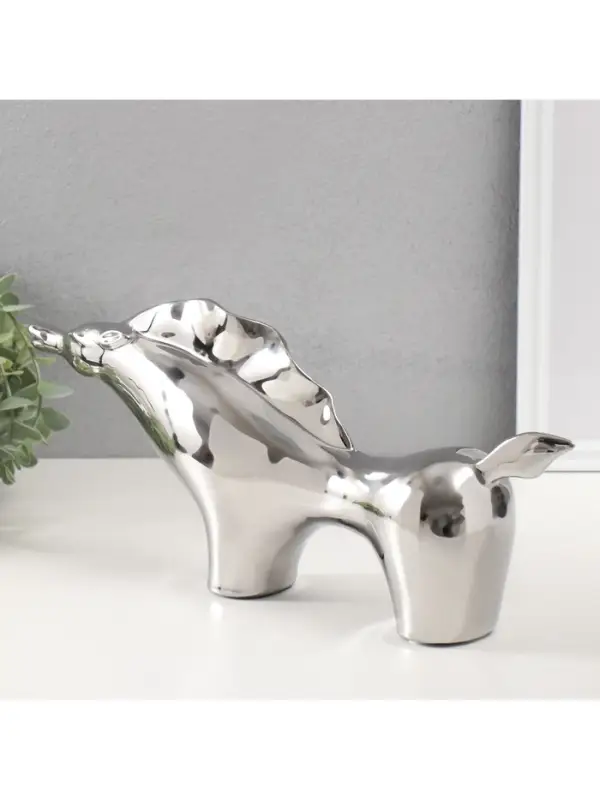 Фигурка керамика &laquo;Целеустремленный конь&raquo;, серебро, 7&times;39.5&times;17 см