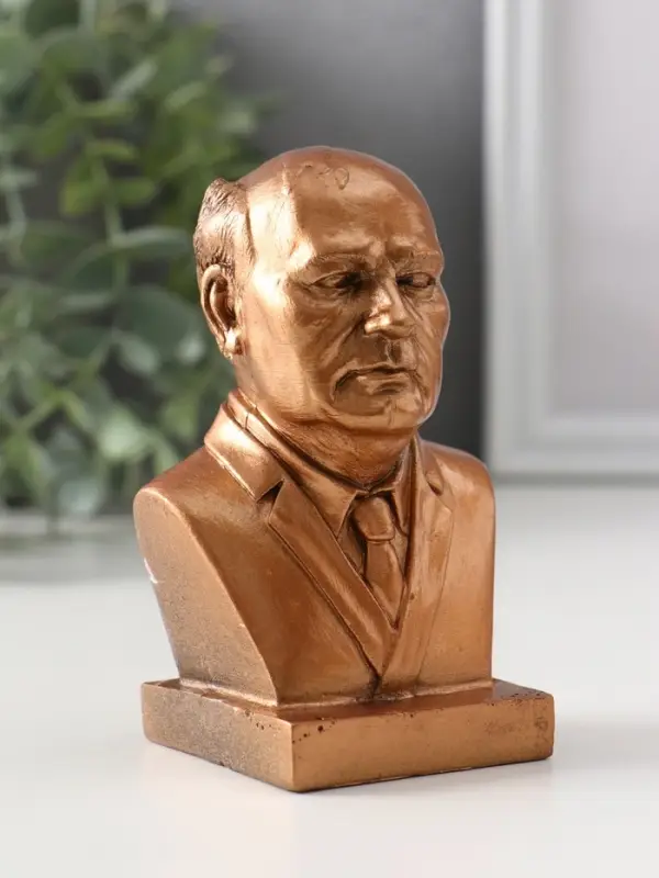 Бюст «Горбачёв», 10.5×6.5×5 см, бронза Бюст «Горбачёв», 10.5×6.5×5 см, бронза
