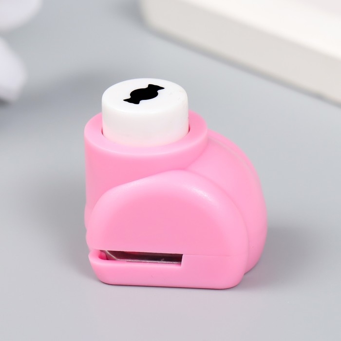 Набор для скрапбукинга Набор для скрапбукинга "Средняя волна" ножницы фигурные 13,5см+4 дырокола d=1,2см 11,2х18 см 94115