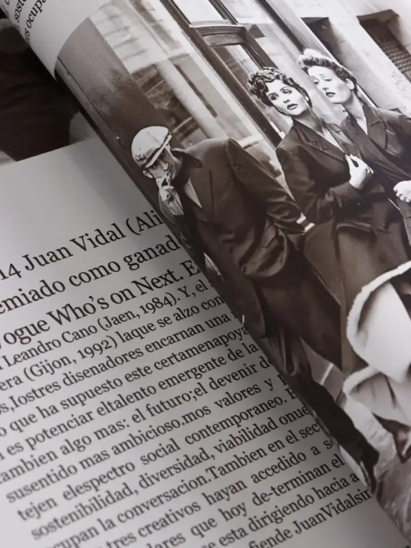 Пленка флористическая "Газета моды" 65мкм, серая, 50х57 &plusmn;1см