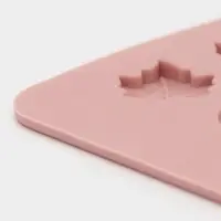 Форма для конфет и шоколада Доляна &laquo;Листики&raquo;, силикон, 21.2&times;11.5 см, 24 ячейки, розовая