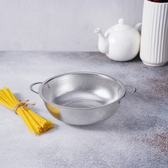 Дуршлаг из нержавеющей стали «Марко», d=22 см, две ручки, цвет хромированный Дуршлаг из нержавеющей стали «Марко», d=22 см, две ручки, цвет хромированный