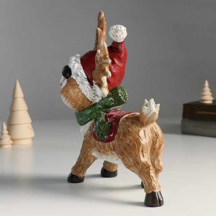 Сувенир полистоун Сувенир полистоун "Олешка в красном колпаке и зелёном шарфике" 9,5х18,5х23,3 см