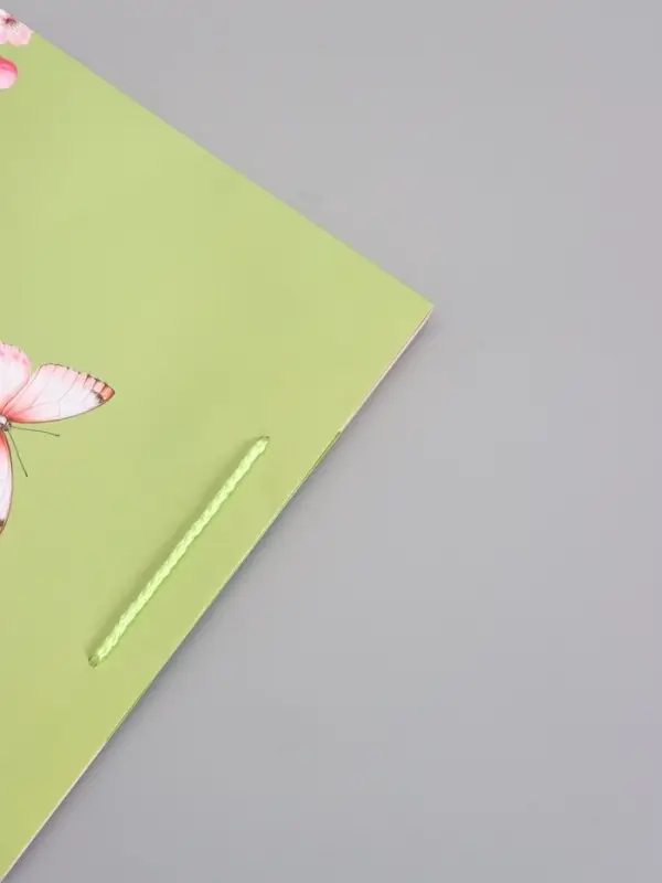 Пакет подарочный ламинированный "Цветы и бабочка" 26 х 12 х 32 см