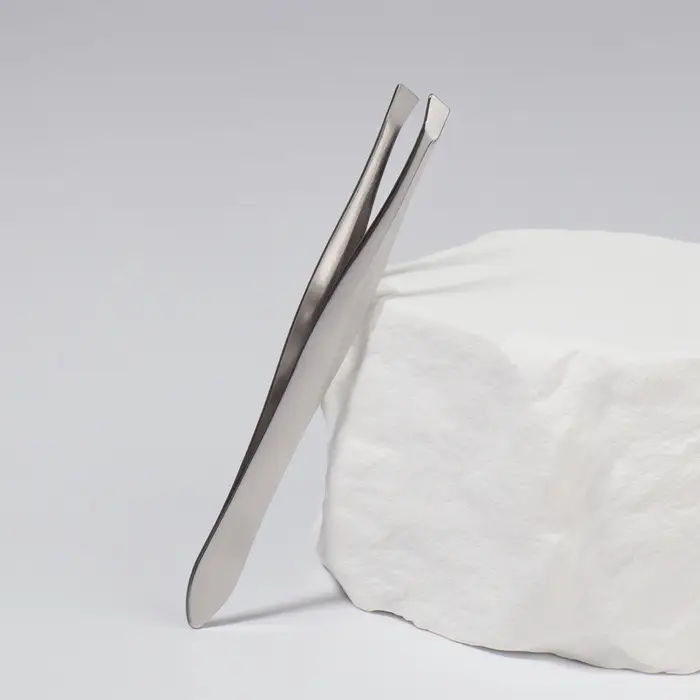 Пинцет скошенный, узкий, 8.5 см Пинцет скошенный, узкий, 8.5 см