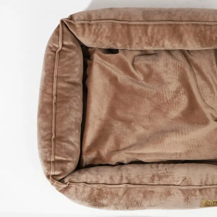 Лежанка для кошек и собак велюровая Pet Lab, 45 х 40 х 15 см, бежевая Лежанка для кошек и собак велюровая Pet Lab, 45 х 40 х 15 см, бежевая