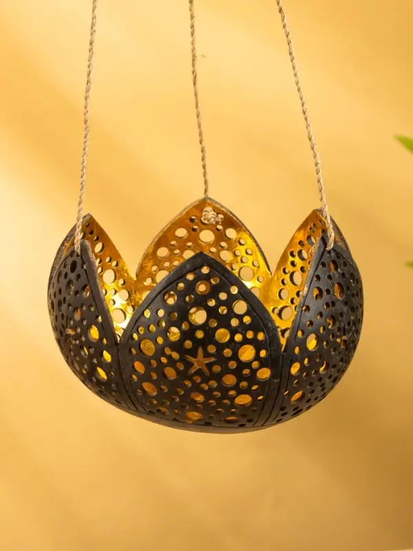 Подсвечник подвесной из кокоса «Бутон», 14×14×10 см, чёрно-золотой