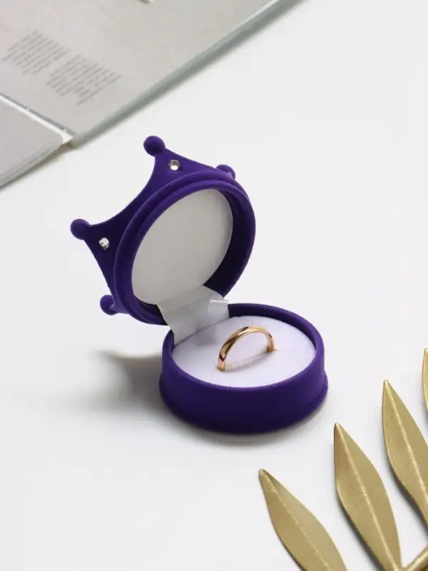 Футляр под серьги, кулон, кольцо &laquo;Корона&raquo;, бархатный, 5.5&times;5.5&times;4.5 см, фиолетовый