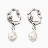 Серьги жемчуг "Капелька" мятый металл, цвет белый в серебре Серьги жемчуг "Капелька" мятый металл, цвет белый в серебре