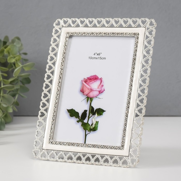 Фоторамка металл, стекло 10х15 см Фоторамка металл, стекло 10х15 см "Ожерелье из сердец" эмаль, стразы 1,5х14,2х19 см