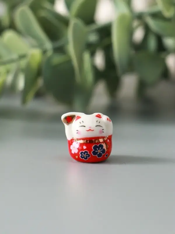 Фигурка керамика &laquo;Манэки-нэко с веером и в цветах&raquo;, 1.2&times;0.6&times;1.5 см, МИКС