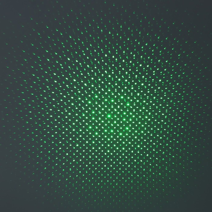 Указка лазерная 12 + 1 насадки от 2 х ААА 7,7х21 см Указка лазерная 12 + 1 насадки от 2 х ААА 7,7х21 см