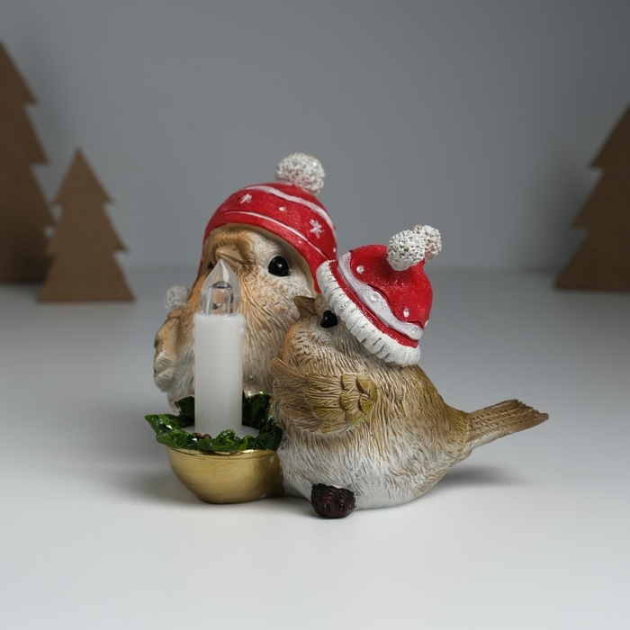 Сувенир полистоун свет Сувенир полистоун свет "Птички в шапках со снежинками сидят у свечи" 15,5х12,5х10,2 см