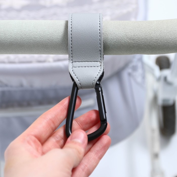 Карабин для сумок на коляску, на липучке, экокожа, цвет серый Карабин для сумок на коляску, на липучке, экокожа, цвет серый
