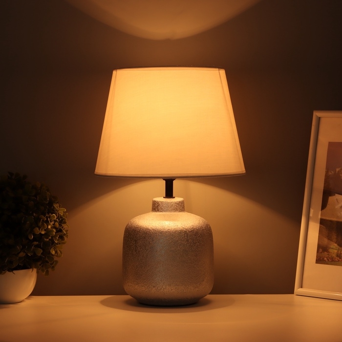 Лампа настольная Лампа настольная "Кока" 1х40Вт Е27 серебро 25х25х38,,5см