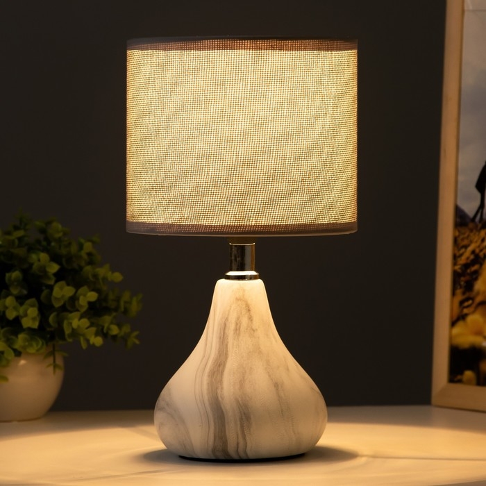 Настольная лампа Настольная лампа "Канон" 1хE14 белый-серый 15х15х28 см RISALUX