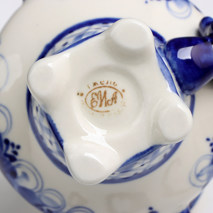 Самовар средний, гжель, фарфор, 18х11 см Самовар средний, гжель, фарфор, 18х11 см