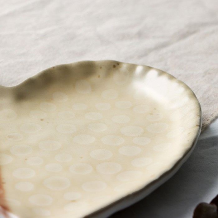 Тарелка керамическая «Самоцвет», 19 х 18 см, цвет бежевый Тарелка керамическая «Самоцвет», 19 х 18 см, цвет бежевый