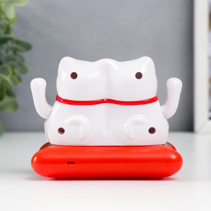 Маятник пластик от солнечной батареи Маятник пластик от солнечной батареи "Два кота Манэки-нэко с веером" 6,5х8,5х5,5 см