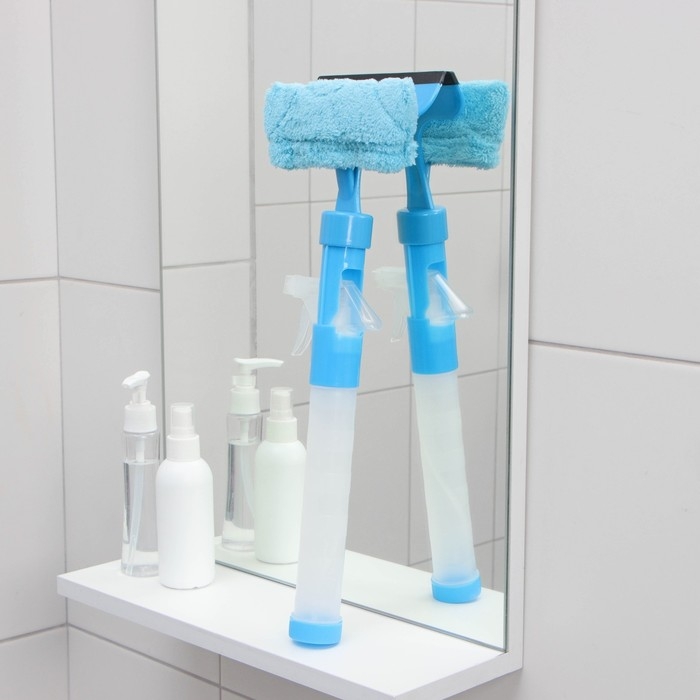 Щётка для окон с распылителем Доляна, длина 42 см, водосгон 14 см, насадка микрофибра 14×5 см, цвет голубой Щётка для окон с распылителем Доляна, длина 42 см, водосгон 14 см, насадка микрофибра 14×5 см, цвет голубой