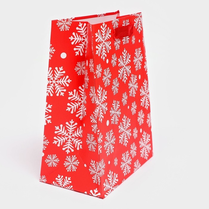 Новый год. Пакет подарочный, ламинированный, Новый год. Пакет подарочный, ламинированный, "Снежинки",18 х 23 х 10 см.