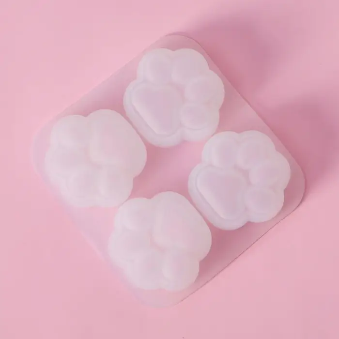 Молд для заливки Доляна &laquo;Лапки&raquo;, силикон, 9.5&times;9&times;2.5 см, 4 ячейки 4&times;4 см, белый