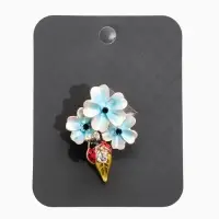 Брошь "Цветы Сирени с божей коровкой", цветная в золоте