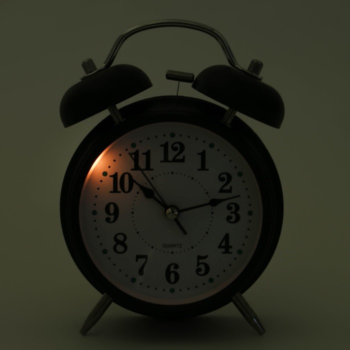 Будильник Будильник "Классика", дискретный ход, с подсветкой, 16.5 х 11 х 5.5 см