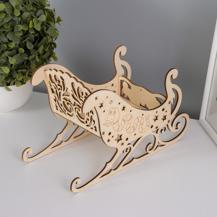 Шкатулка-сани  Шкатулка-сани "Змея. Узор" 21х14х10 см