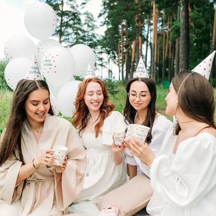 Тарелка одноразовая бумажная Happy Birthday, 18 см Тарелка одноразовая бумажная Happy Birthday, 18 см