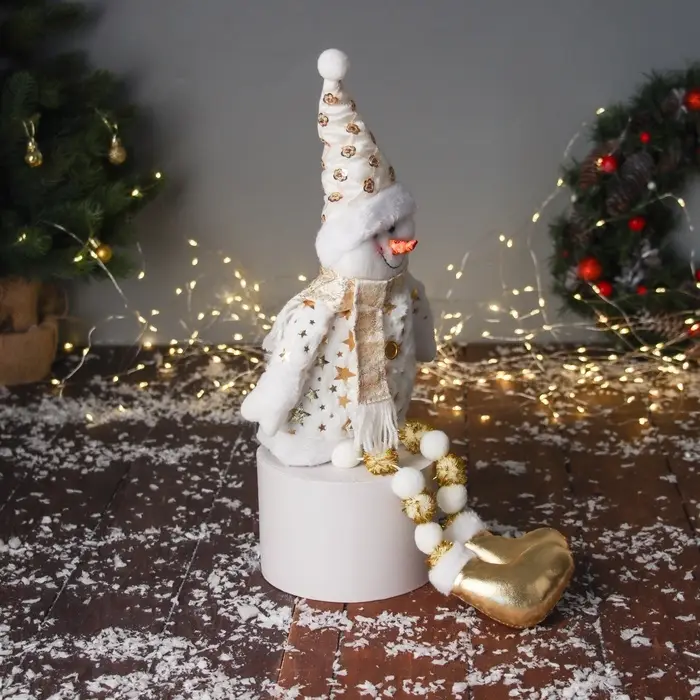 Игрушка мягкая &laquo;Снеговик в костюме со звёздами и в колпаке&raquo; 46&times;19 см, золотисто-белый