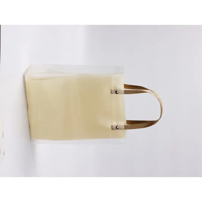 Подарочный пакет с бумагой тишью (2 листа) и гирляндой, 20 &times; 8 &times; 25 см