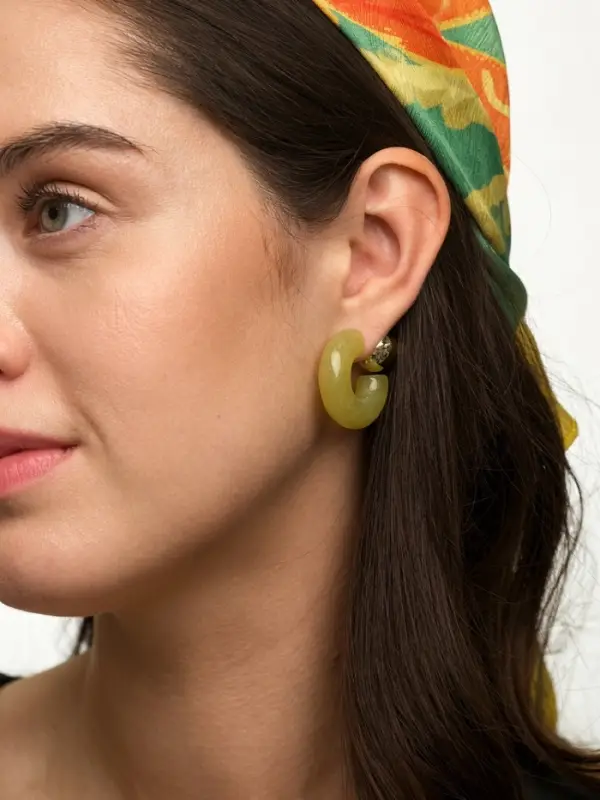 Серьги акрил &laquo;Полукольцо с бусиной №14&raquo;, зелёные, болотные в золоте