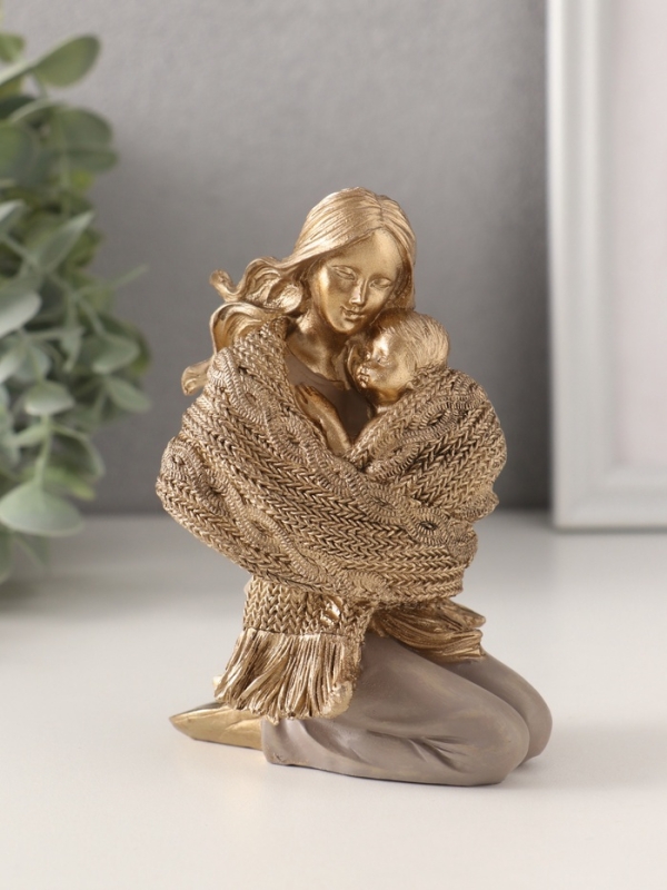 Сувенир полистоун  Сувенир полистоун "Мама с малышом, укутанные в шарф" 8,5х6,5х12 см