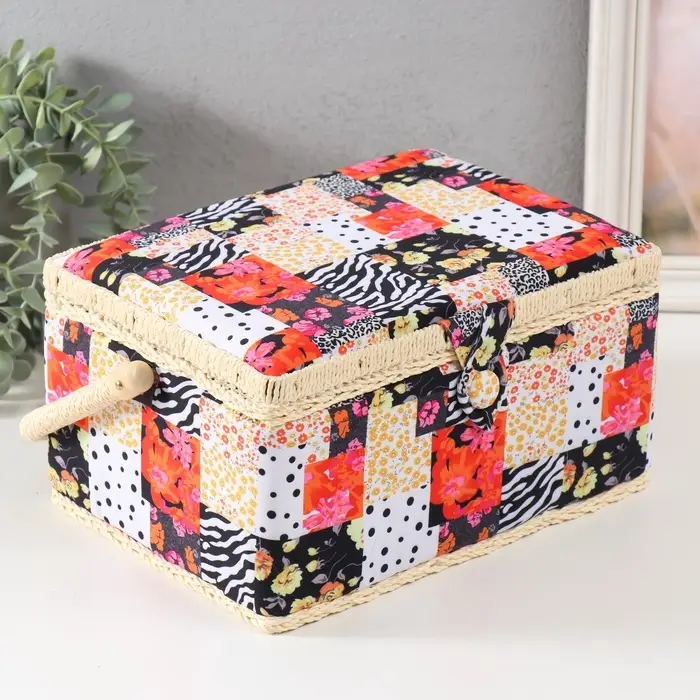 Шкатулка для рукоделия и шитья &laquo;Пэчворк. Цветы, горох и зебра&raquo;, хранение ниток, иголок, мелочи, 19&times;26&times;14.5 см