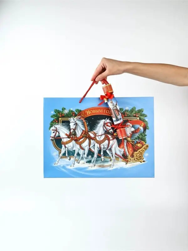 Пакет подарочный «Новогодний сюрприз», с конфетой и коробкой-конфета, 31 × 11 × 40 см