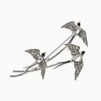 Брошь "Ласточки трио", цвет белый в серебре