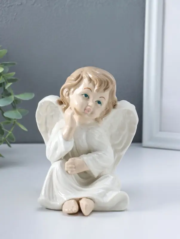 Сувенир керамика "Ангел в белом платье, сидит" 10х11,5х13,5 см