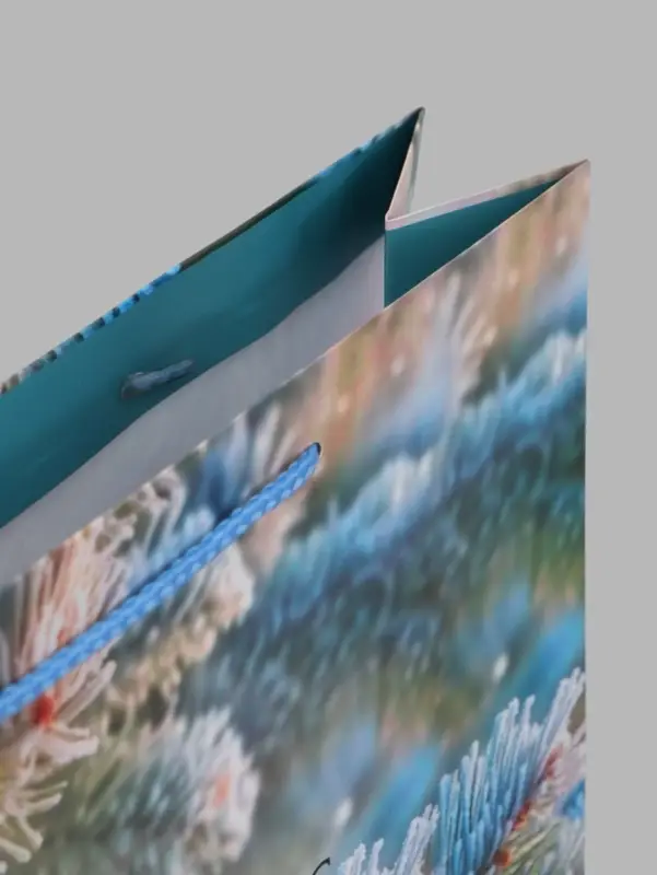 Пакет подарочный &laquo;Пора чудес. Заснеженная ель&raquo;, 33&times;10&times;42.5 см