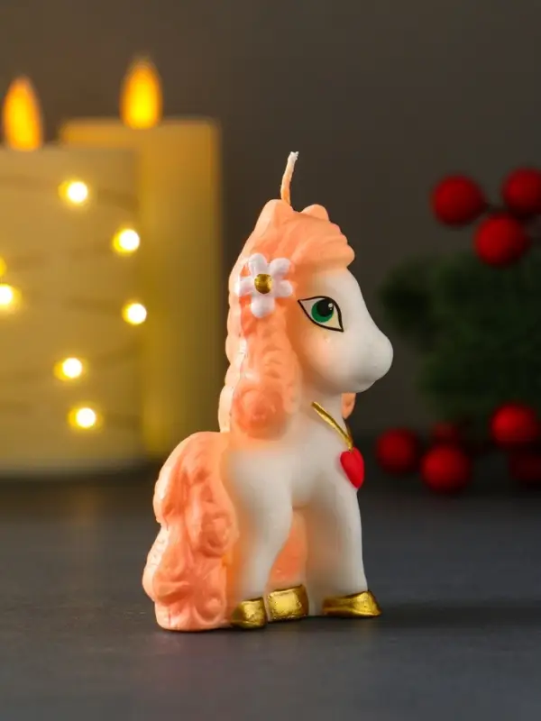 Свеча новогодняя "Влюблённая лошадка" розовый 5,3х3,3х8,2 см