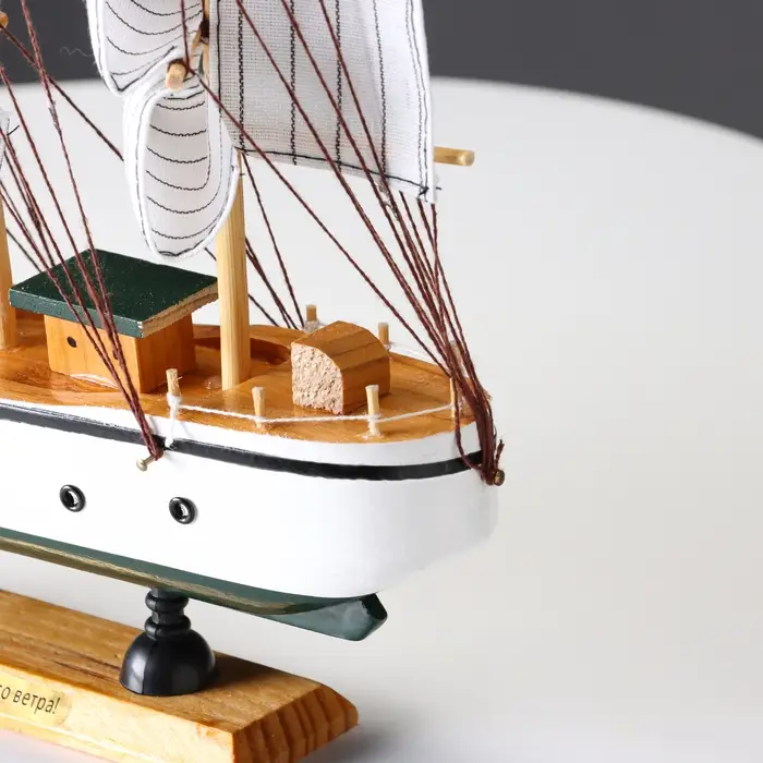 Сувенирная модель корабля &laquo;Мортан&raquo;, борта белые, 33&times;31&times;5 см
