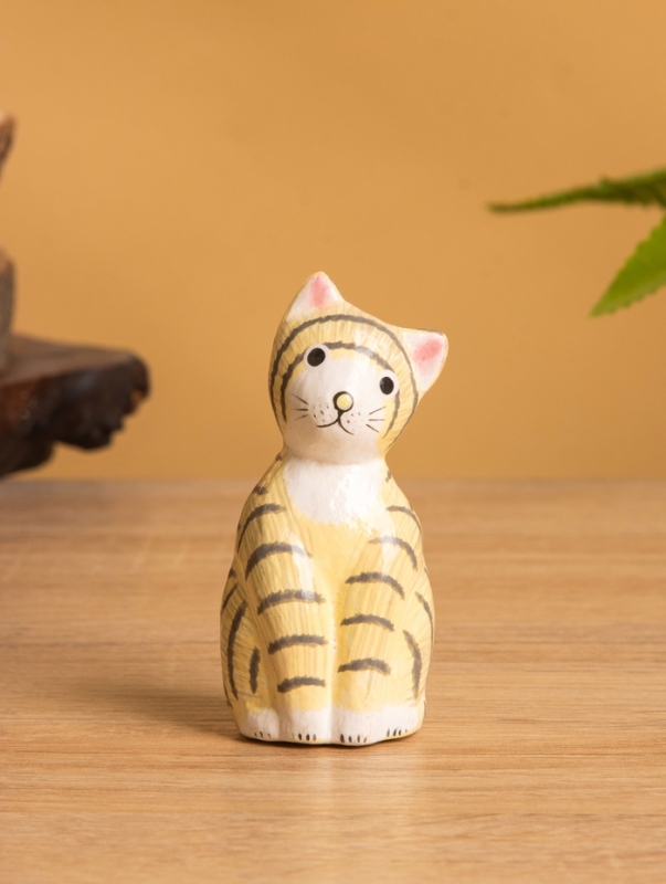 Сувенир «Полосатый кот», 8×3.5×2.5 см, дерево Сувенир «Полосатый кот», 8×3.5×2.5 см, дерево