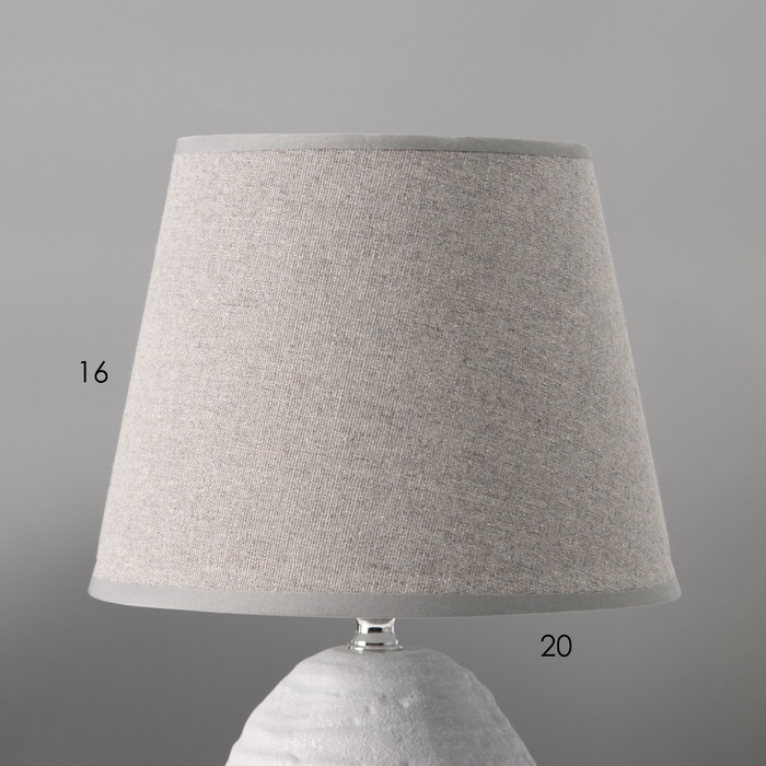 Настольная лампа с абажуром RISALUX «Аризона», 1×40 Вт, Е27, серый, 20×20×32 см Настольная лампа с абажуром RISALUX «Аризона», 1×40 Вт, Е27, серый, 20×20×32 см