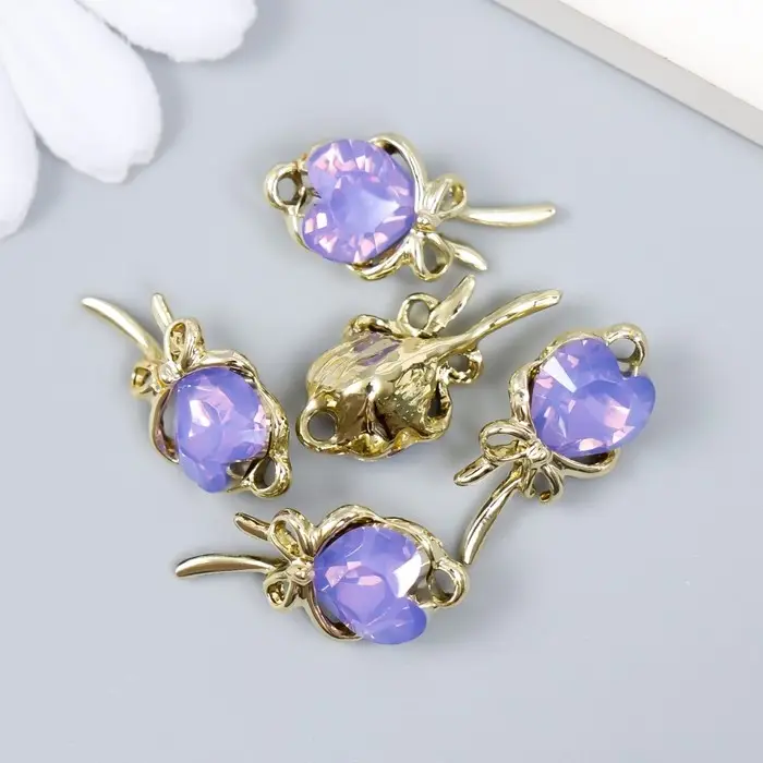 Металлический элемент, декоративная подвеска «Арт Узор. Сердце на палочке с бантиком», стразы, золото, фиолетовый, 2.3×1.3 см