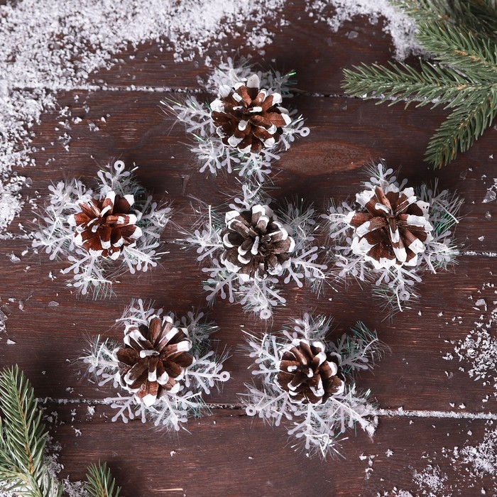 Декоративное украшение «Шишка со снежинкой» 1 шт. Декоративное украшение «Шишка со снежинкой» 1 шт.