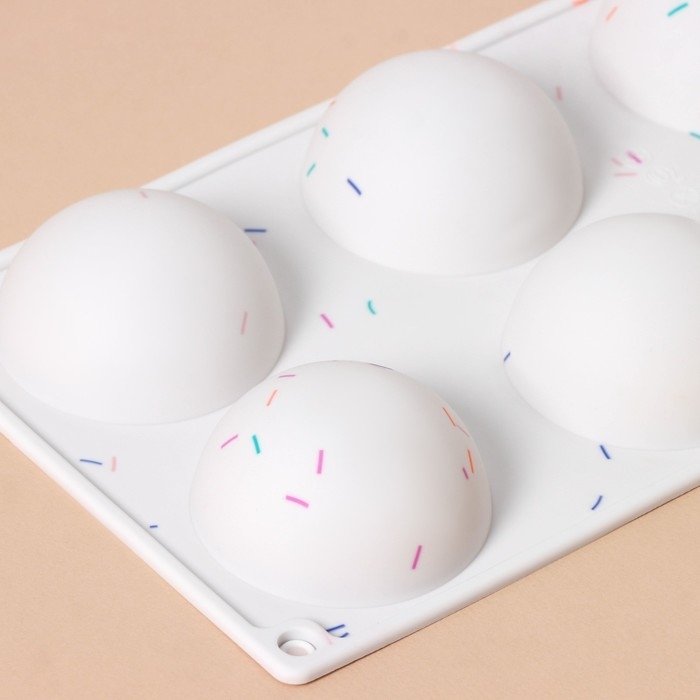 Форма для выпечки KONFINETTA «Фигуры. Полусфера», силикон, 27,8×16,3×3,4 см, 6 ячеек (d=6,7 см), цвет белый Форма для выпечки KONFINETTA «Фигуры. Полусфера», силикон, 27,8×16,3×3,4 см, 6 ячеек (d=6,7 см), цвет белый