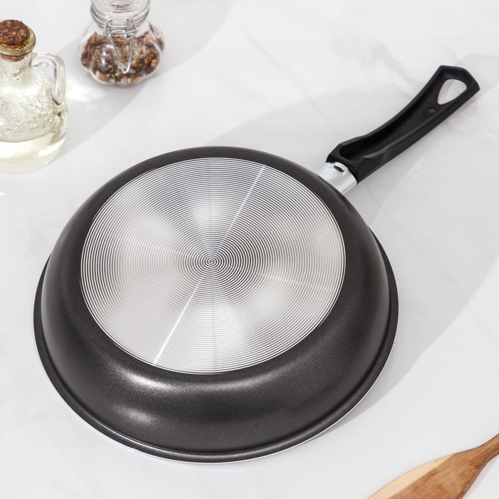 Сковорода «Классика атлас», d=24 см, пластиковая ручка, стеклянная крышка, антипригарное покрытие, цвет чёрный Сковорода «Классика атлас», d=24 см, пластиковая ручка, стеклянная крышка, антипригарное покрытие, цвет чёрный