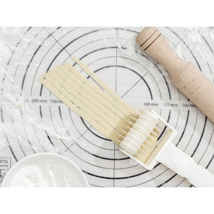 Валик для нарезки теста Доляна «Сетка», 20×7×4,5 см, цвет белый Валик для нарезки теста Доляна «Сетка», 20×7×4,5 см, цвет белый